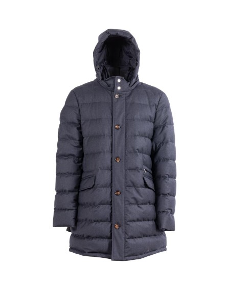 Shop MOORER  Giaccone: Moorer cappotto monopetto "Calandri LL" dalla linea dritta imbottito in piuma d'oca e trapuntato a boudin.
Cappuccio staccabile.
Stacchino imbottito removibile.
Vestibilità regolare.
Doppia chiusura frontale con zip e bottoni in corno.
Tasche laterali a filetto e pattina.
Composizione: 90% LANA VERGINE,5% POLIURETANICA,5% CASHMERE.
Made in Italy.. CALANDRI LL-V1980